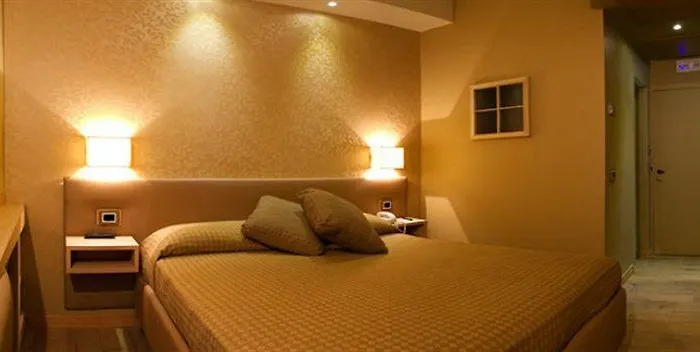 Mentana, By R Collection 4* Milánó